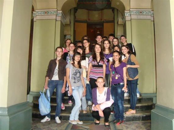 https://kwiatek.edu.pl/nieaktualna/CMS/2009_10/fotki/Comenius_Rumunia/DSC04029.jpg