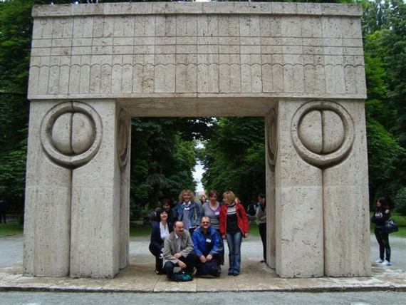 https://kwiatek.edu.pl/nieaktualna/CMS/2009_10/fotki/Comenius_Rumunia/DSC04119.jpg