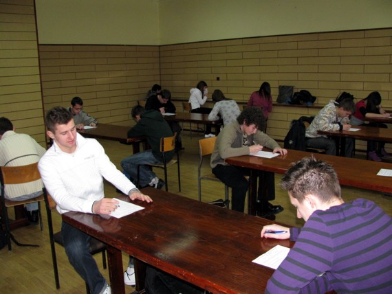 https://kwiatek.edu.pl/nieaktualna/CMS/2009_10/fotki/Konkurs_szkola/IMG_5008.jpg