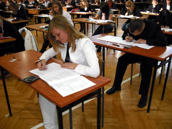 https://kwiatek.edu.pl/nieaktualna/CMS/2009_10/fotki/Matura_matematyka/DSCF0392_big.jpg