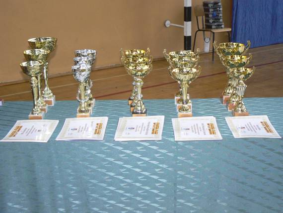 https://kwiatek.edu.pl/nieaktualna/CMS/2009_10/fotki/Podsumowanie_sportowe/podsum%20002.jpg
