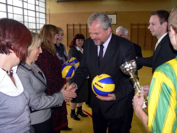 https://kwiatek.edu.pl/nieaktualna/CMS/2009_10/fotki/Podsumowanie_sportowe/podsum%20161.jpg