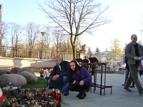 https://kwiatek.edu.pl/nieaktualna/CMS/2009_10/fotki/Popieluszko/warszawa+popieluszko+008.jpg