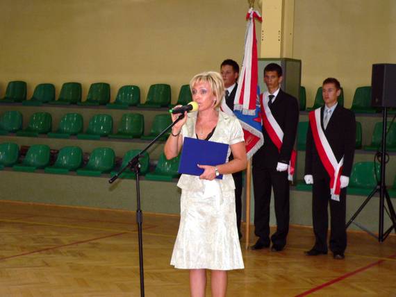 https://kwiatek.edu.pl/nieaktualna/CMS/2009_10/fotki/Rozpoczecie_roku/P1170375.jpg