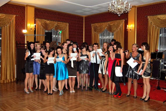https://kwiatek.edu.pl/nieaktualna/CMS/2009_10/fotki/Studniowka/DSC_0199.jpg