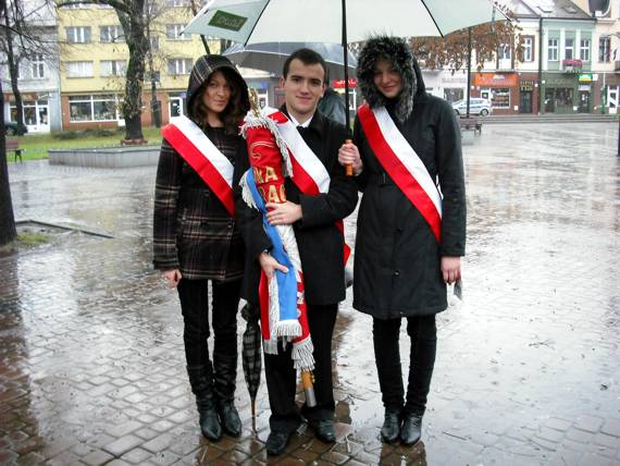 https://kwiatek.edu.pl/nieaktualna/CMS/2009_10/fotki/Swieto_Niepodleg/DSCF0441.JPG