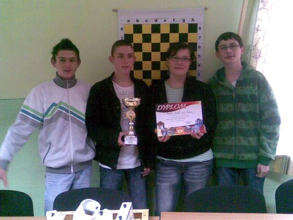 https://kwiatek.edu.pl/nieaktualna/CMS/2009_10/fotki/Szachy/Zdjecie104.jpg