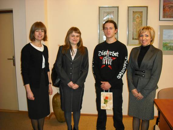 https://kwiatek.edu.pl/nieaktualna/CMS/2009_10/fotki/Sztandar/DSCF0464.jpg