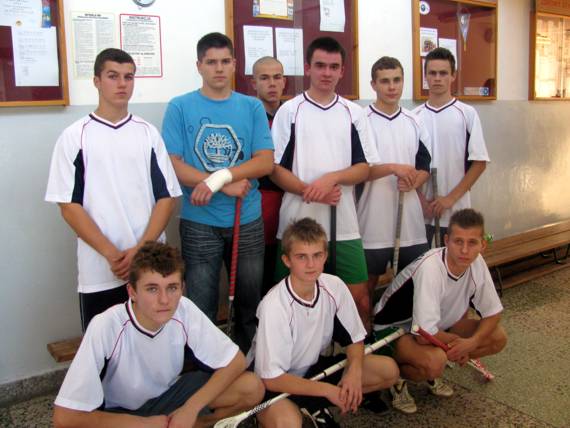 https://kwiatek.edu.pl/nieaktualna/CMS/2009_10/fotki/Unihokej_chlopcy/IMG_4687.jpg