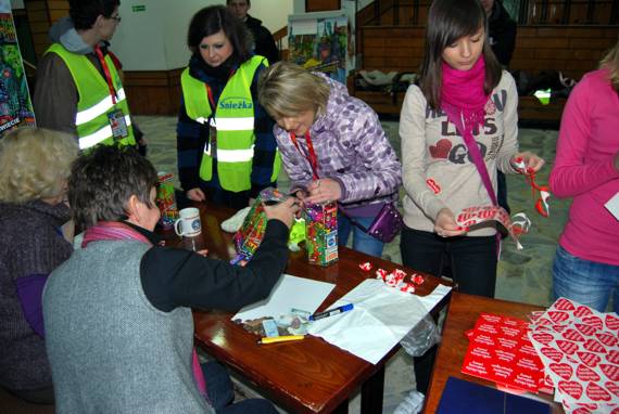 https://kwiatek.edu.pl/nieaktualna/CMS/2009_10/fotki/WOSP/DSC_0239.jpg
