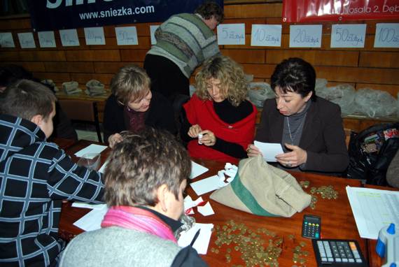 https://kwiatek.edu.pl/nieaktualna/CMS/2009_10/fotki/WOSP/DSC_0400.jpg