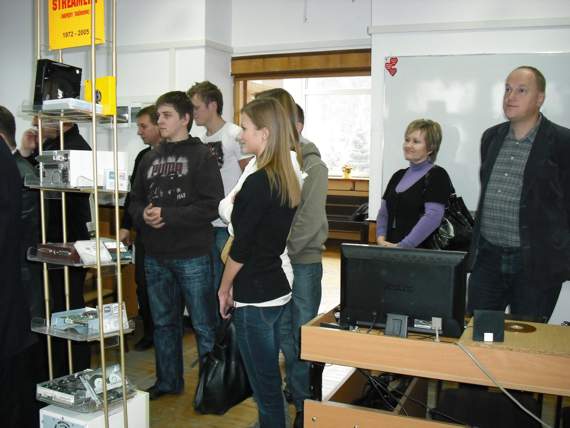 https://kwiatek.edu.pl/nieaktualna/CMS/2009_10/fotki/muzeum_inf/DSCF0544.JPG