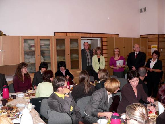 https://kwiatek.edu.pl/nieaktualna/CMS/_kronika/2008_09/fotki/Dzien%20Nauczyciela%2008/P1130721.JPG