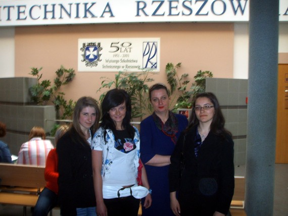 https://kwiatek.edu.pl/nieaktualna/CMS/_kronika/2008_09/fotki/Emilka/SSM18209_big.jpg