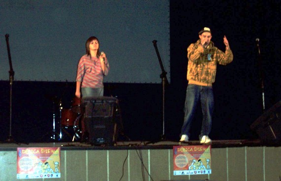 https://kwiatek.edu.pl/nieaktualna/CMS/_kronika/2008_09/fotki/Festiwal/100_2311_big.jpg