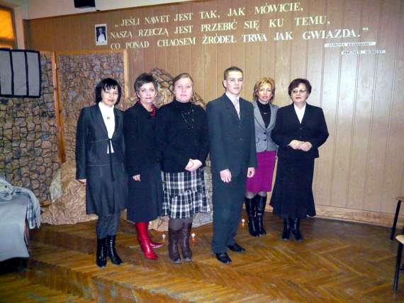 https://kwiatek.edu.pl/nieaktualna/CMS/_kronika/2008_09/fotki/Herbert/poczta7_big.jpg