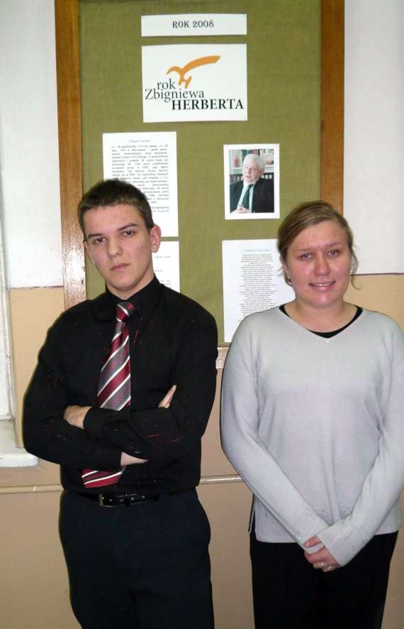 https://kwiatek.edu.pl/nieaktualna/CMS/_kronika/2008_09/fotki/Herbert_big.jpg