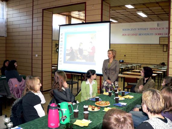 https://kwiatek.edu.pl/nieaktualna/CMS/_kronika/2008_09/fotki/Kon_gim_niem/P1150071_big.jpg