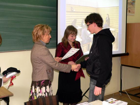 https://kwiatek.edu.pl/nieaktualna/CMS/_kronika/2008_09/fotki/Kon_gim_niem/P1150265.jpg