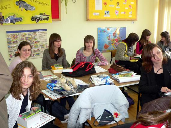 https://kwiatek.edu.pl/nieaktualna/CMS/_kronika/2008_09/fotki/Kon_gim_niem/P1150272.jpg