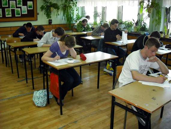 https://kwiatek.edu.pl/nieaktualna/CMS/_kronika/2008_09/fotki/Kon_informatyczny/DSCF0009.JPG