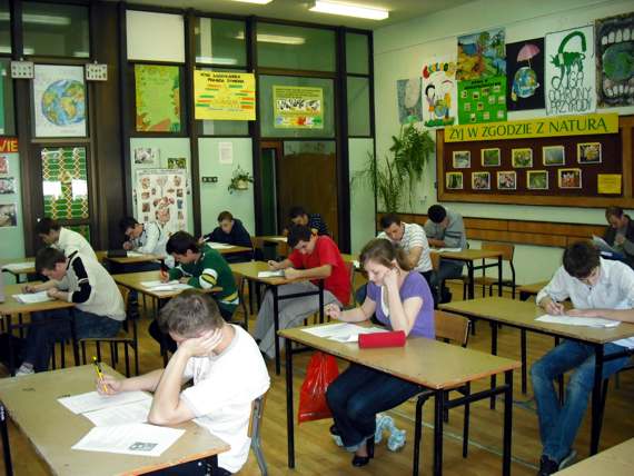 https://kwiatek.edu.pl/nieaktualna/CMS/_kronika/2008_09/fotki/Kon_informatyczny/DSCF0015.JPG