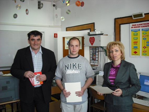 https://kwiatek.edu.pl/nieaktualna/CMS/_kronika/2008_09/fotki/Kon_informatyczny/DSCF0017_big.jpg