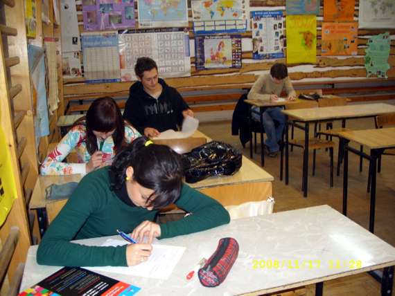 https://kwiatek.edu.pl/nieaktualna/CMS/_kronika/2008_09/fotki/Olimpiada_angielski/SS853886_big.jpg