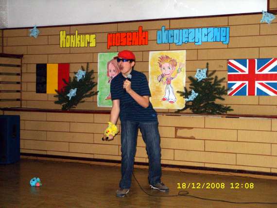 https://kwiatek.edu.pl/nieaktualna/CMS/_kronika/2008_09/fotki/Piosenka_obcojezyczna/SS851020_big.jpg