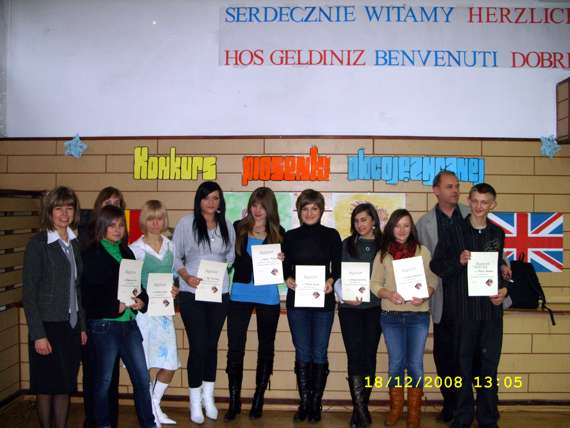 https://kwiatek.edu.pl/nieaktualna/CMS/_kronika/2008_09/fotki/Piosenka_obcojezyczna/SS851030_big.jpg