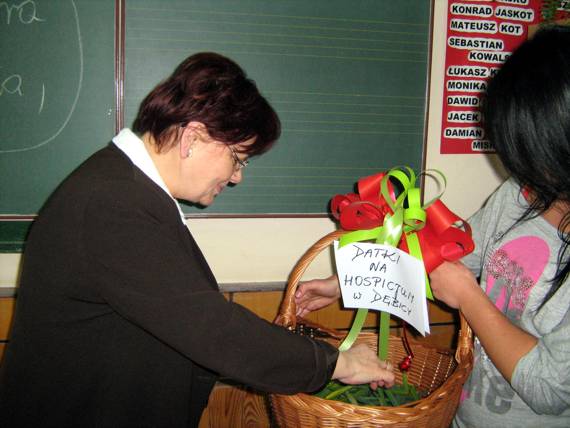 https://kwiatek.edu.pl/nieaktualna/CMS/_kronika/2008_09/fotki/Pola_nadziei/IMG_1062.jpg