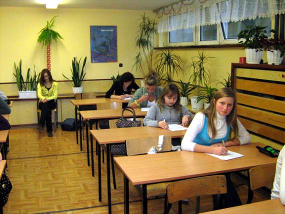 https://kwiatek.edu.pl/nieaktualna/CMS/_kronika/2008_09/fotki/Pow_Kon_Niem/IMG_0944.JPG