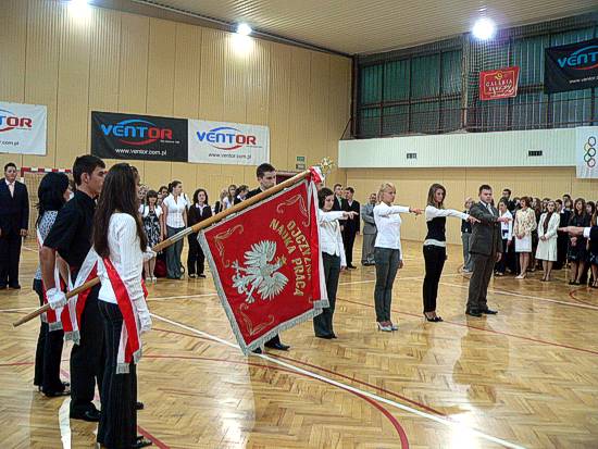 https://kwiatek.edu.pl/nieaktualna/CMS/_kronika/2008_09/fotki/Slubowanie/P1130043.jpg