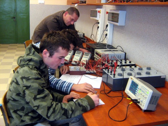 https://kwiatek.edu.pl/nieaktualna/CMS/_kronika/2008_09/fotki/Sprzet%20TC/IMG_1683_big.jpg