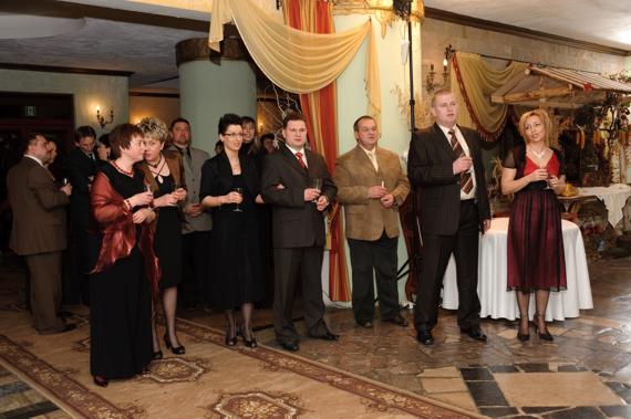 https://kwiatek.edu.pl/nieaktualna/CMS/_kronika/2008_09/fotki/Studniowka/DSC_0109_big.jpg