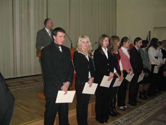 https://kwiatek.edu.pl/nieaktualna/CMS/_kronika/2008_09/fotki/Stypendium_/IMG_0958_big.jpg