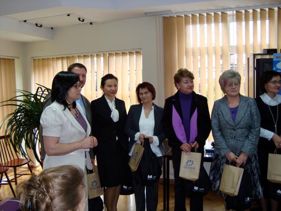 https://kwiatek.edu.pl/nieaktualna/CMS/_kronika/2008_09/fotki/Wanat/promocja_Przemysl_032.jpg