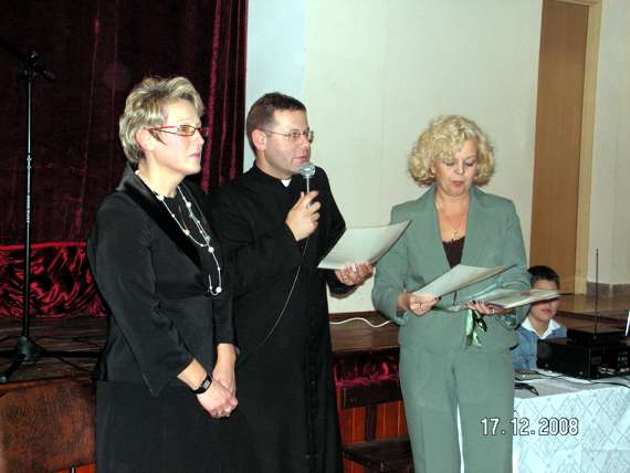 https://kwiatek.edu.pl/nieaktualna/CMS/_kronika/2008_09/fotki/Wigilia/PICT0442_big.jpg