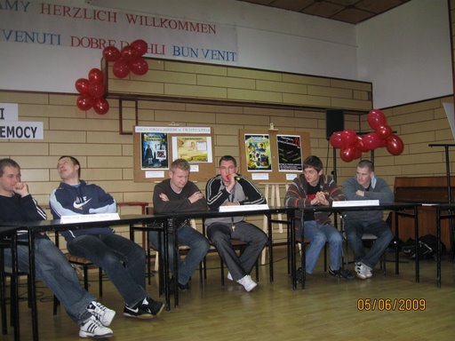 https://kwiatek.edu.pl/nieaktualna/CMS/_kronika/2008_09/fotki/ZArychta/IMG_1675.JPG