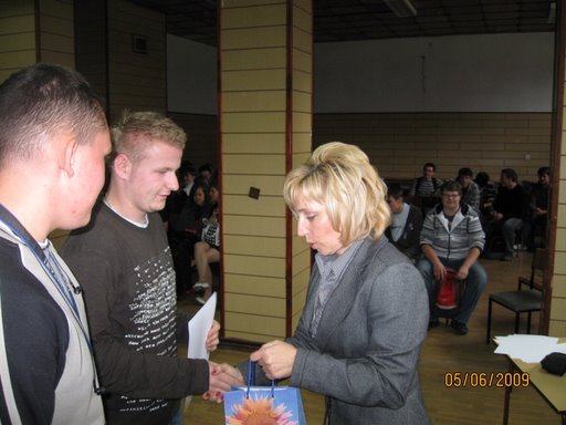 https://kwiatek.edu.pl/nieaktualna/CMS/_kronika/2008_09/fotki/ZArychta/IMG_1707.JPG