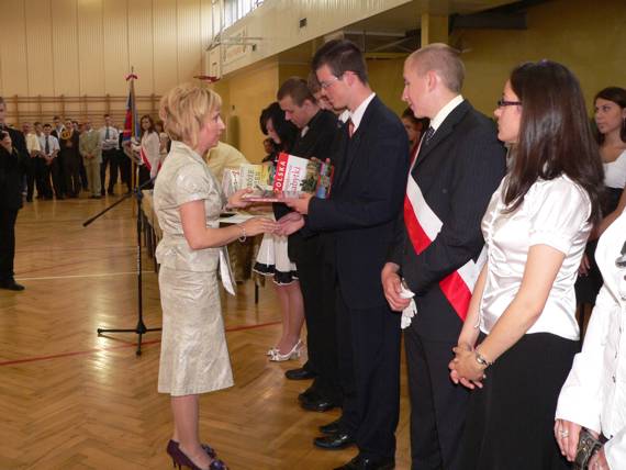 https://kwiatek.edu.pl/nieaktualna/CMS/_kronika/2008_09/fotki/Zakonczenie_roku/P1170219.jpg