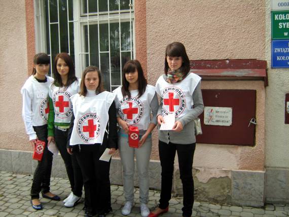 https://kwiatek.edu.pl/nieaktualna/CMS/_kronika/2008_09/fotki/Zbiorka/IMG_1080.jpg
