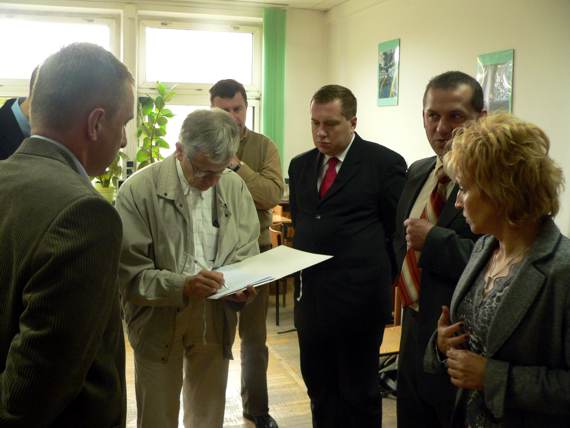 https://kwiatek.edu.pl/nieaktualna/CMS/_kronika/2008_09/fotki/olimp_1.JPG