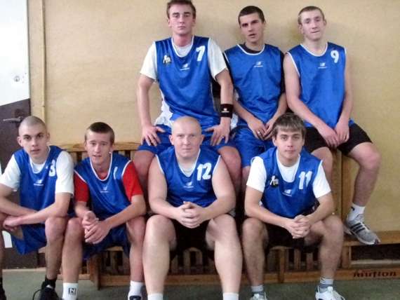 https://kwiatek.edu.pl/nieaktualna/CMS/_kronika/2008_09/sport/fotki/Pilka_koszykowa/IMG_0559_big.jpg