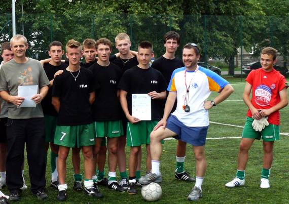 https://kwiatek.edu.pl/nieaktualna/CMS/_kronika/2008_09/sport/fotki/Pilka_nozna/P22.jpg