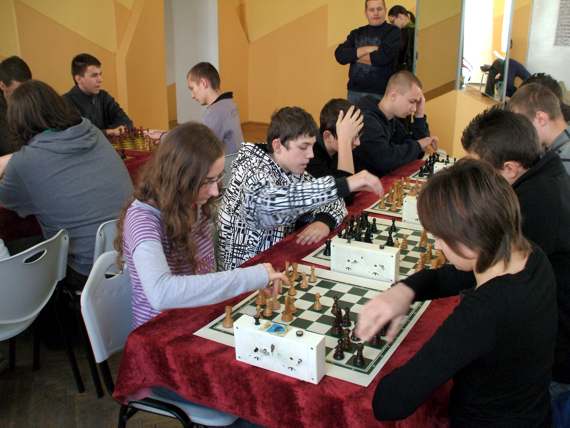 https://kwiatek.edu.pl/nieaktualna/CMS/_kronika/2008_09/sport/fotki/Szachy_final/DSCF2748.JPG