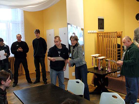 https://kwiatek.edu.pl/nieaktualna/CMS/_kronika/2008_09/sport/fotki/Szachy_final/DSCF2756.JPG