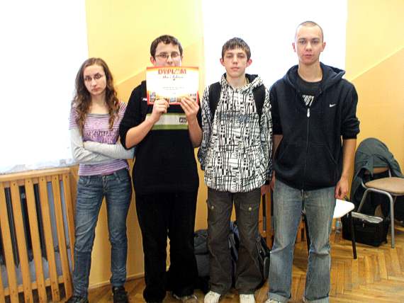 https://kwiatek.edu.pl/nieaktualna/CMS/_kronika/2008_09/sport/fotki/Szachy_final/Dyplom_big.jpg