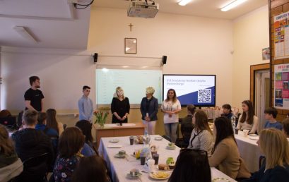 Kwiatek w innowacyjny sposób promuje języki obce.